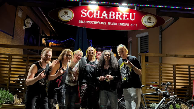 Night Laser rocken live im Schabreu in Braunschweig