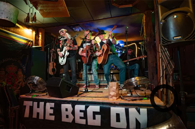 THE BEG ON rockt mit Coversongs live im Schabreu Braunschweig