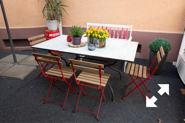 Sitzgelegenheit draussen im Schabreu Biergarten