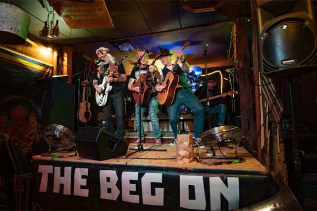 THE BEG ON rockt mit Coversongs live im Schabreu Braunschweig